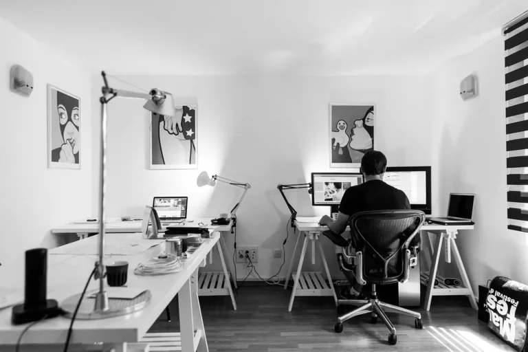 How to Choose the Right Web Design Freelancer or Agency for Your Business: A Guide from LUXIS Design